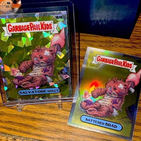 GarbagePale Kids - 2021 cracked foil, “Salvatore Dolly” voodoo doll - Picture 2 of 3